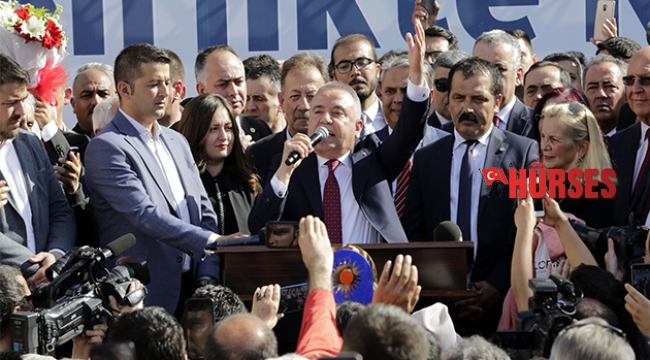 Konyaaltı’nı devretti Büyükşehir’i aldı