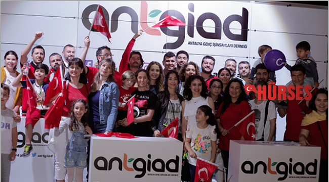 ANTGİAD fener alayına katıldı