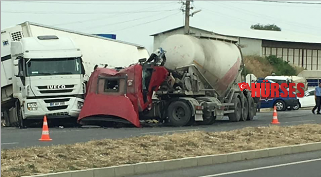 Beton mikseri ile tır çarpıştı