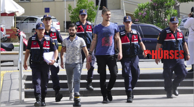 Bilgisayar kasasına uyuşturucu sakladılar