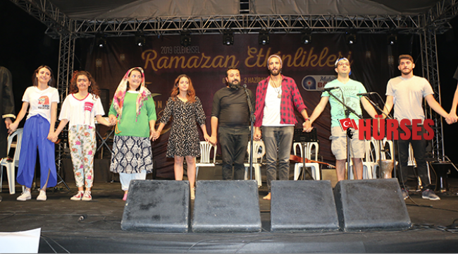 Gençler sahnedeydi
