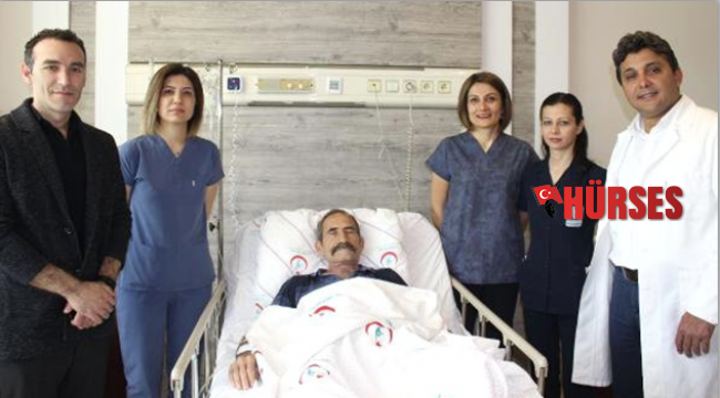 Kanserli bağırsak makatından çıkarıldı