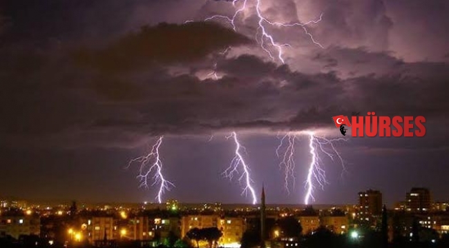 Antalya'da şimşekler gökyüzünü aydınlattı