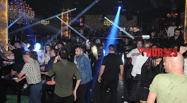 Eğlence tutkunları stresi Soho'da atıyor