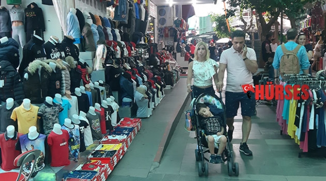 Esnaf yabancı turisti bekliyor