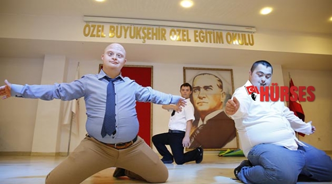 Özel öğrencilerin mezuniyet sevinci