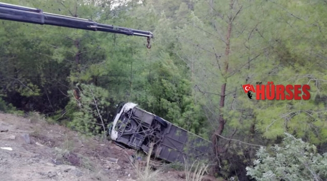 Antalya’da tur midibüsü devrildi