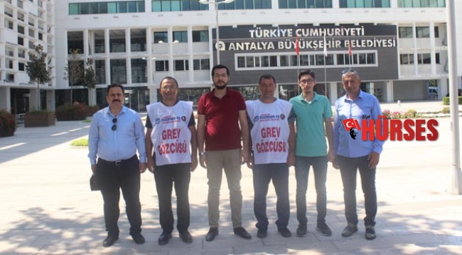 Belediye önünde grev sürüyor