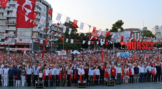 Binler demokrasi  için yürüdü