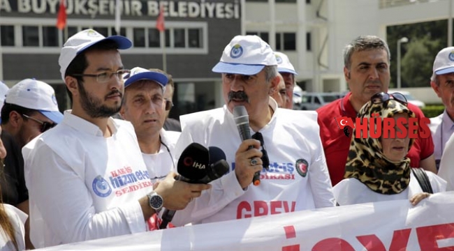 Büyükşehir önünde grev sürüyor