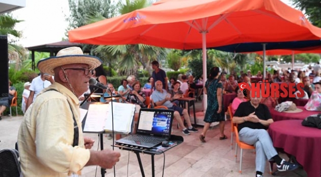 Emekli Kahvesi’nde  müzik dinletisi