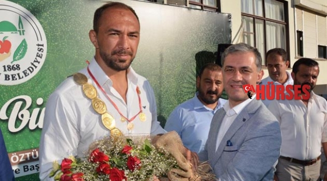 Gürbüz altın kemeri babasına götürdü