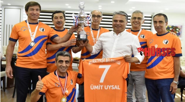 Kupayı, Uysal’a hediye ettiler