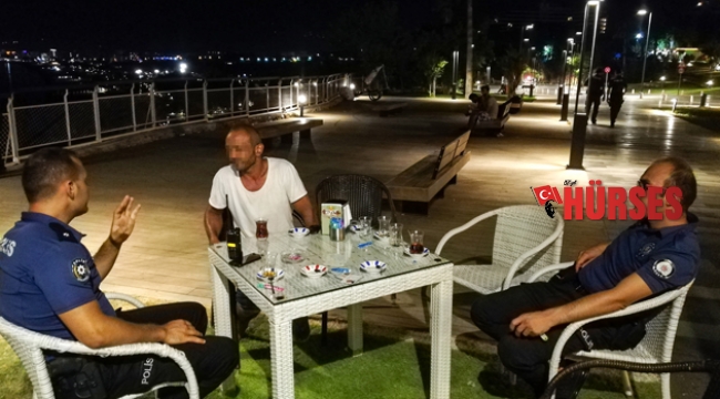 İntihardan vazgeçip polislerle çay içti