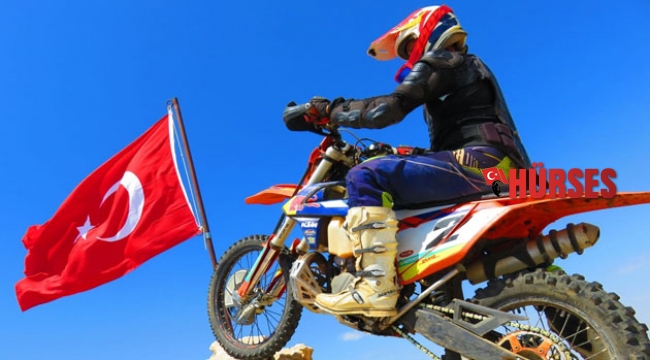 Motosikletle zirveye çıktılar