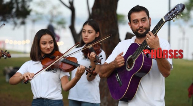 Oda Orkestrası sokakta