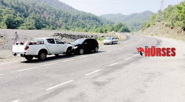 Otomobil ile kamyonet çarpıştı: 5 yaralı