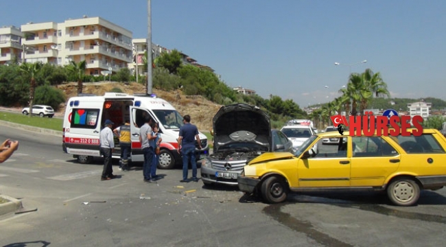 Otomobiller çarpıştı: 4 yaralı