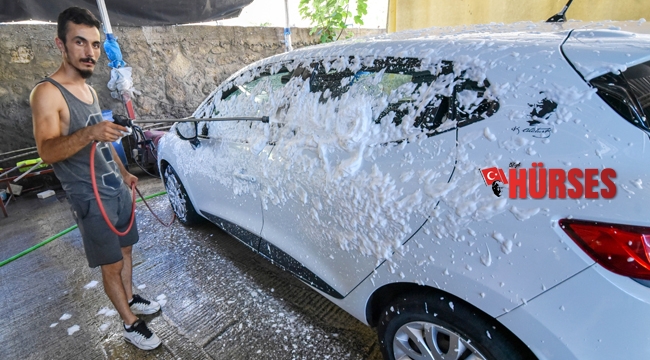 Şampiyon halterci araba yıkıyor