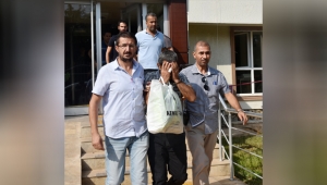 Boşanmak isteyen eşini 15 yerinden bıçakladı