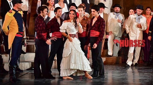 Festival 'Carmen' ile başladı