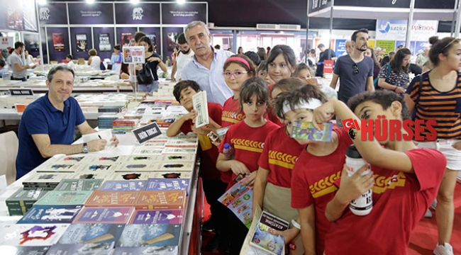 KİTAP FUARINA YOĞUN İLGİ