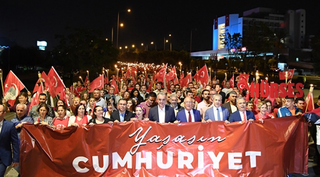KONYAALTI'NDA CUMHURİYET YÜRÜYÜŞÜ