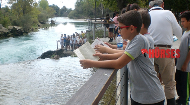 Manavgat Şelalesi'nde kitap okuma etkinliği