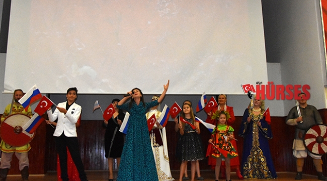 Rus sanatçılardan Demre'de konser