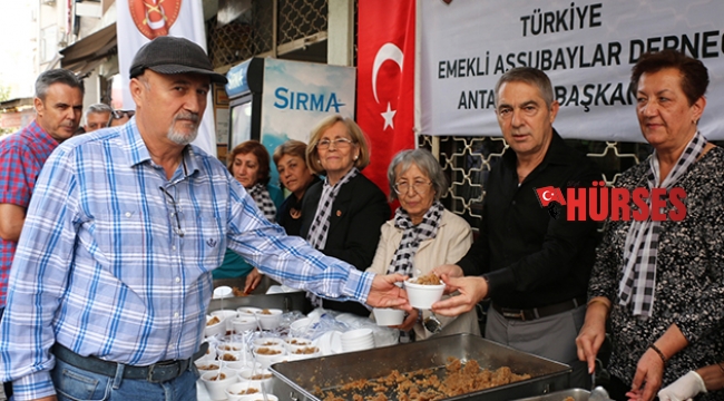 Büyükşehir'den helva ikramı