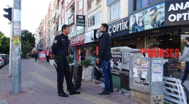 Cansız manken gibi bekledi