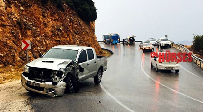 Kamyonetle midibüs çarpıştı: 2 yaralı
