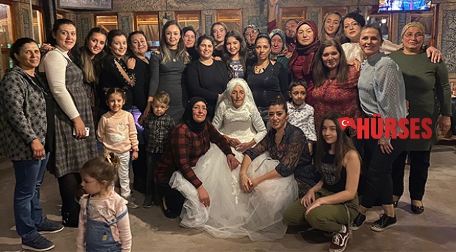 70 yıl sonra gelinlik giydi