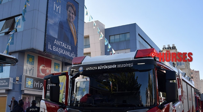 İYİ PARTİ ANTALYA İL BİNASINDA YANGIN