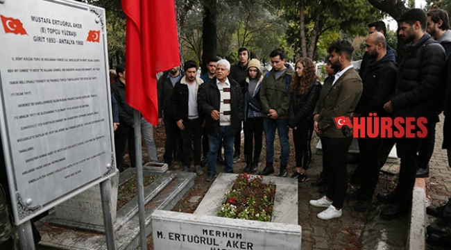 Kahraman topçu yüzbaşı, mezarı başında anıldı