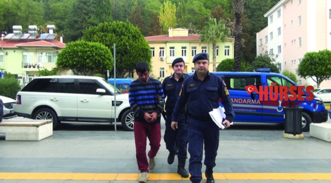 Oyun salonundaki para kasasını çaldı