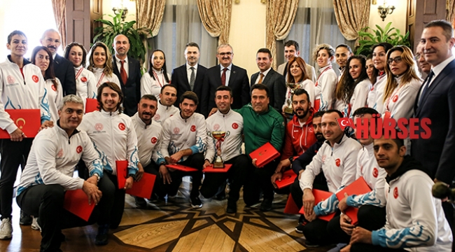 Sporcu öğretmenlere başarı belgesi