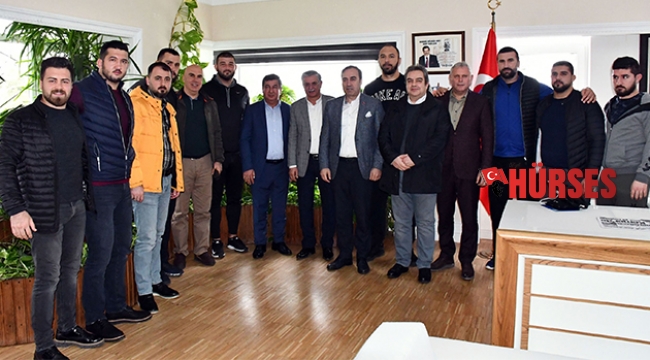 Başpehlivan Gürbüz'den Başkan Topaloğlu'na ziyaret