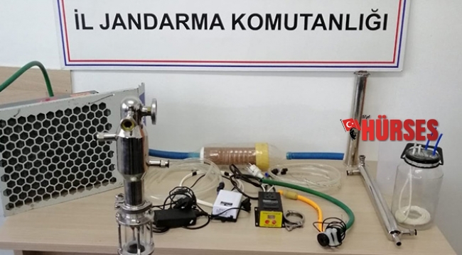 Kendini ele verdi