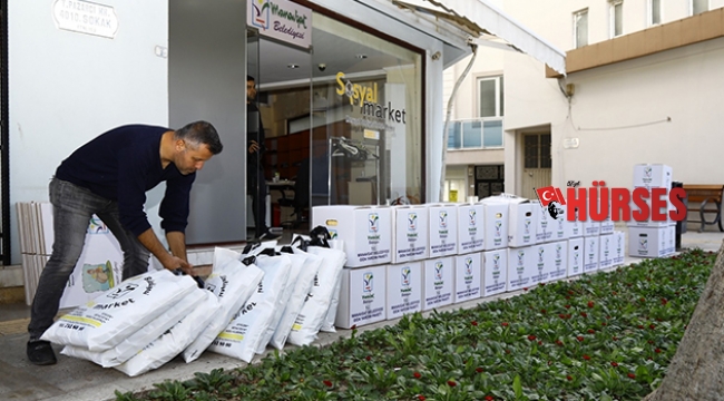 Manavgat'tan 28 tonluk yardım tırı