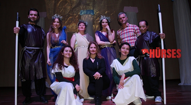 Tiyatro Akademi Perdelerini Açıyor