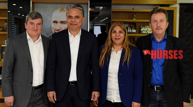 Uysal’a ayakkabı hediye etti