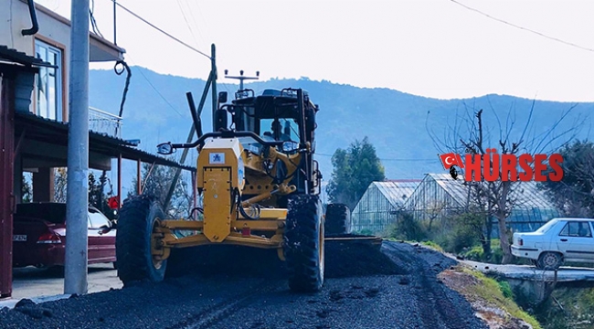 Yeşilköy’de sıcak asfalt çalışması başladı