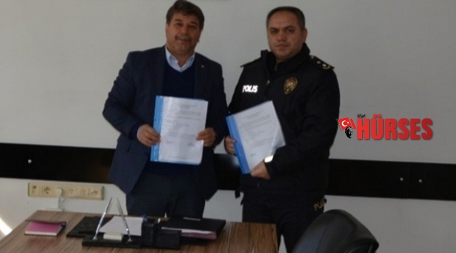 Emniyet personeli  yüzerek formda kalıyor