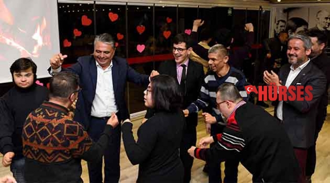 Engelsiz Kafe'de Sevgililer Günü kutlaması