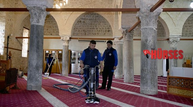 Kepez’den cami  temizliği hizmeti