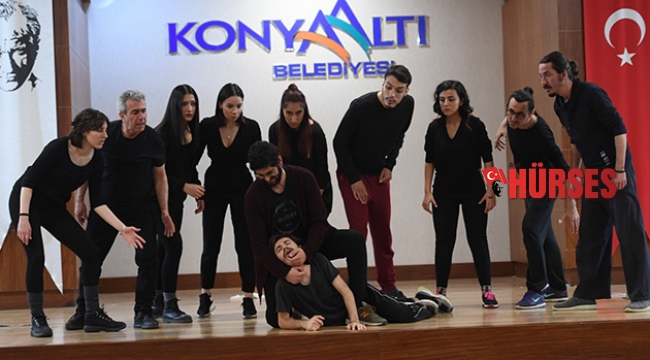 Konyaaltı Belediye Tiyatrosu’ndan ilk oyun