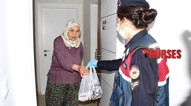 Alanya’da jandarma yaşlıların eli ayağı oldu