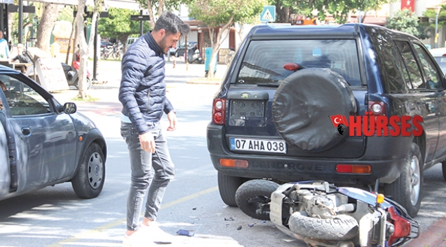 Alanya’da kaza yapan genç öfkesini motosikletten çıkardı