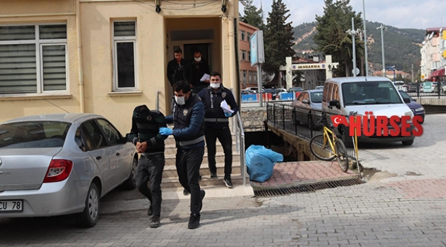 Camiden musluk çalıyorlardı